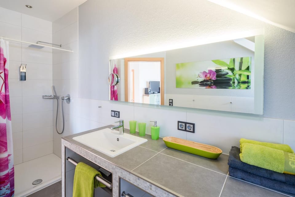 Shower, Bathroom, towels