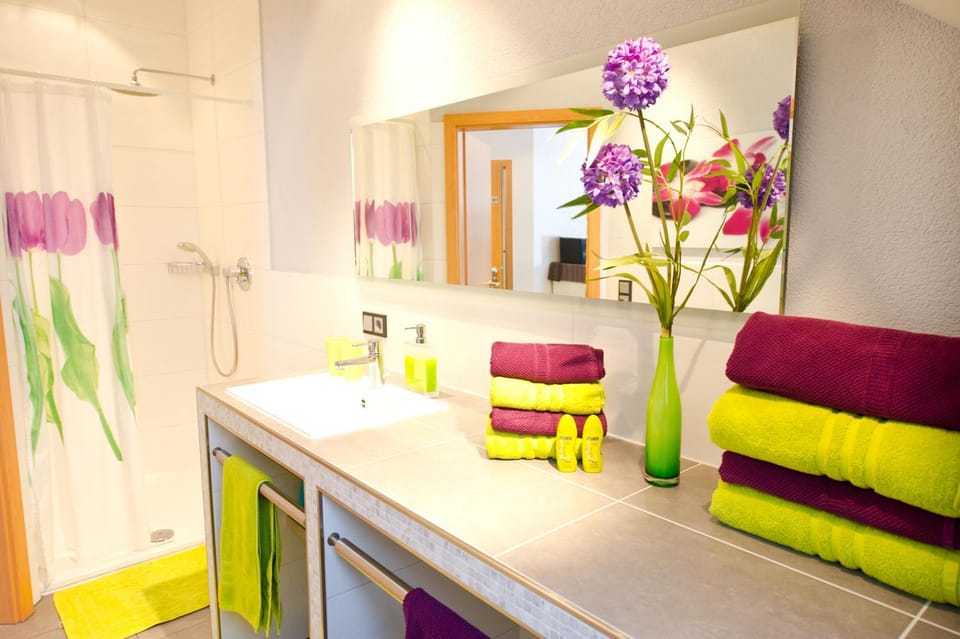 Shower, Bathroom, towels, laundry