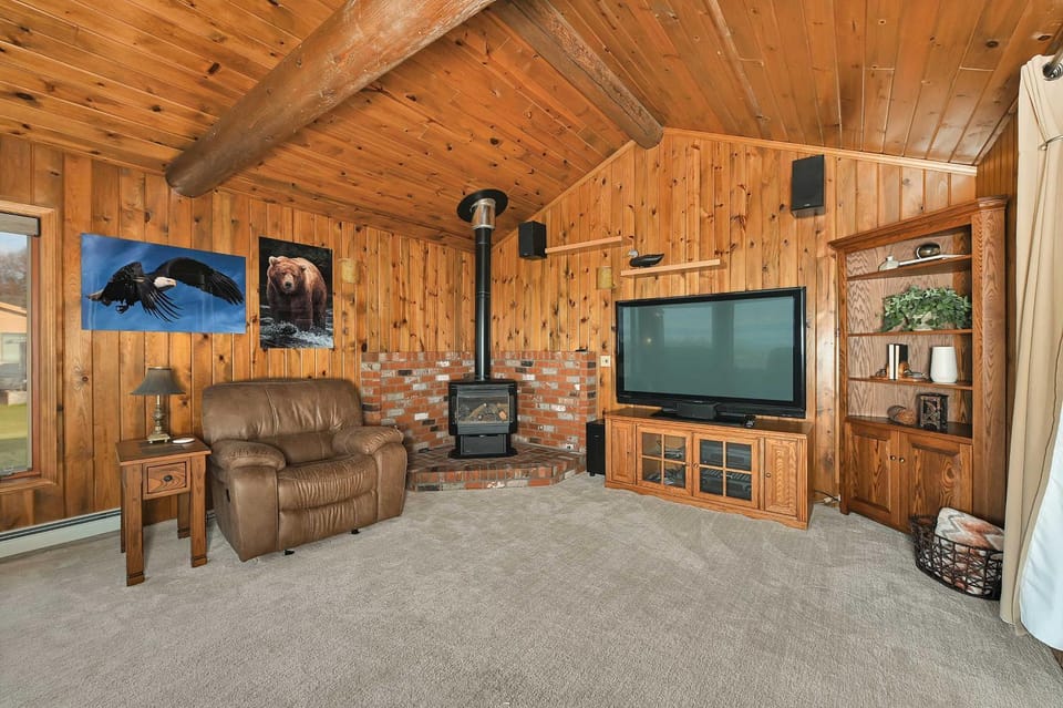 Kenai Vacation Rental w/ Volcano Views & Decks! House in Alaska