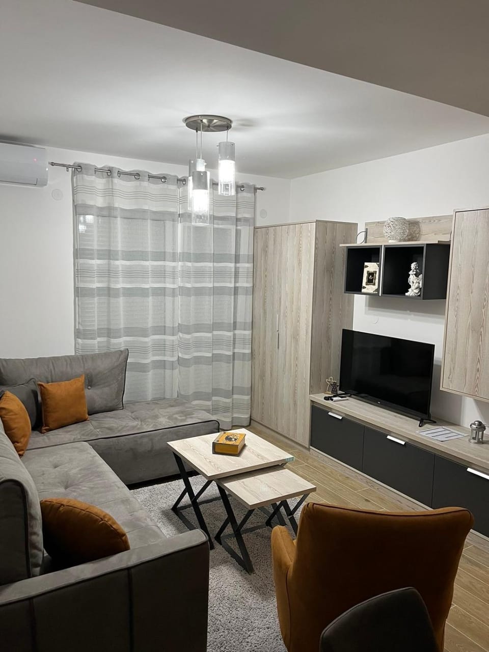 Communal lounge/ TV room, TV and multimedia, Living room, Seating area, Evening entertainment