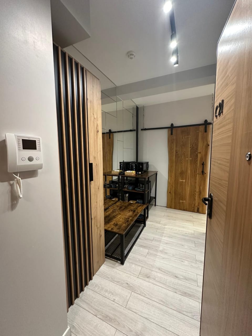 Coffee/tea facilities, minibar, oven, wardrobe