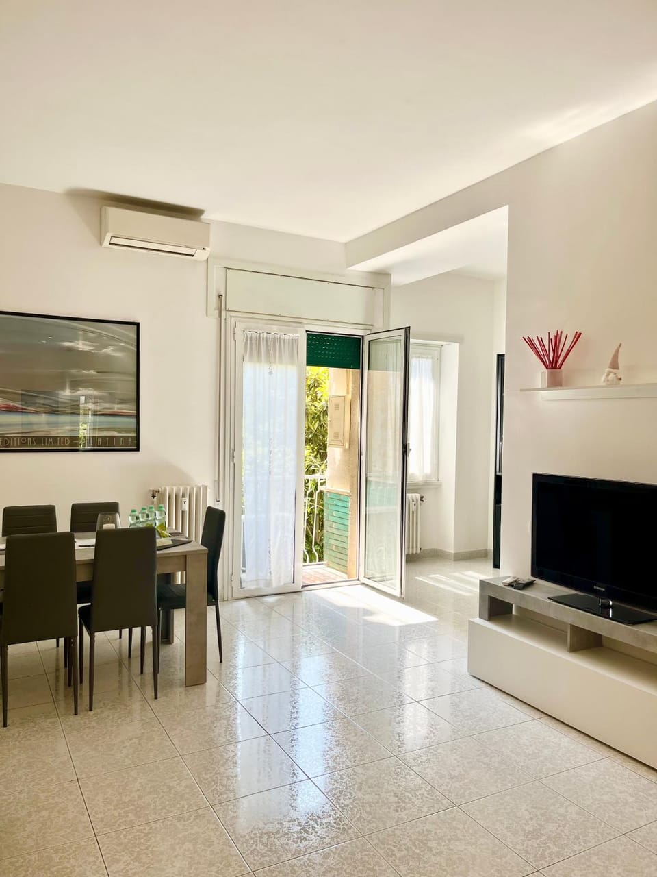 TV and multimedia, Living room, Evening entertainment, air conditioner