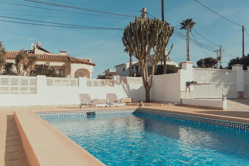 Day, Pool view, Swimming pool, sunbed