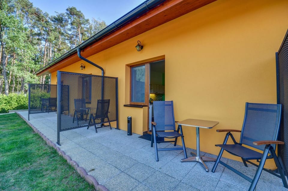 Garden, Seating area, Garden view, Lake view