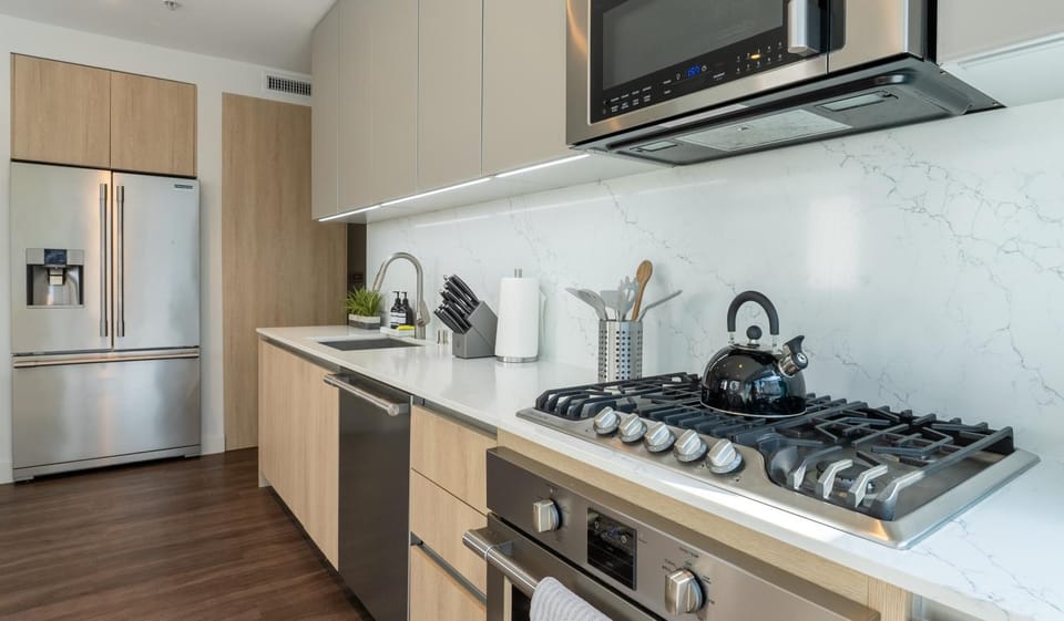 Kitchen or kitchenette, dishwasher, minibar