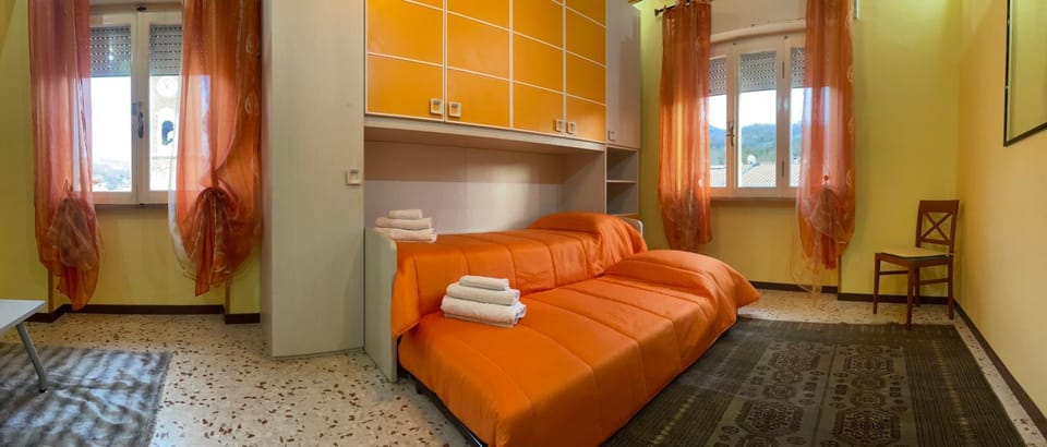 Bed, Photo of the whole room, Decorative detail, Bedroom, children, young children, older children, bunk bed, towels, wardrobe
