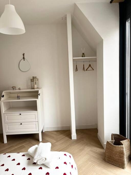 Bedroom, wardrobe