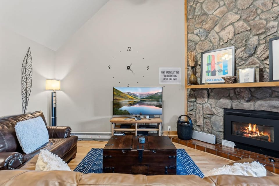 Top Floor 2 Bedroom Ski-In & Walk to Main St House in Breckenridge