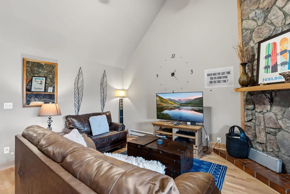 Top Floor 2 Bedroom Ski-In & Walk to Main St House in Breckenridge