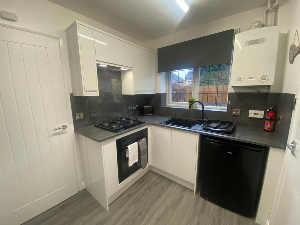 Kitchen or kitchenette, pet friendly, stove, toaster