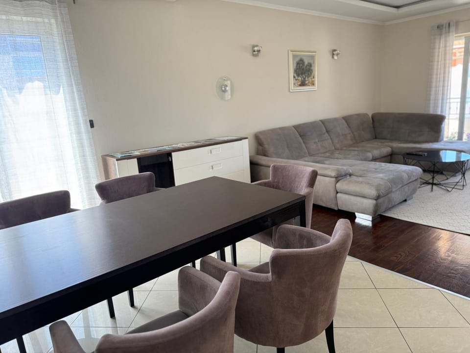 Modern Penthouse Kraljic Great Location & Terrace Apartment in Zadar