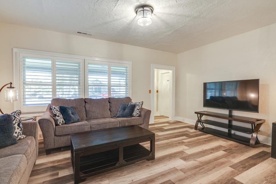 Sunny Turlock Cottage: Walk to Downtown! House in Turlock