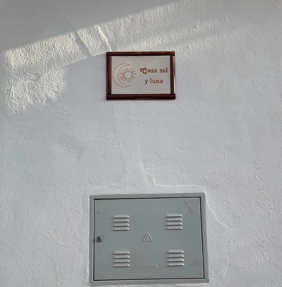 Facade/entrance, Logo/Certificate/Sign