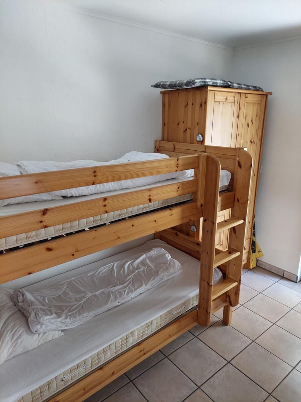 Bed, Photo of the whole room, Bedroom, bunk bed