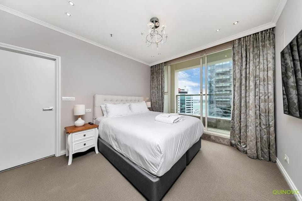 QV Stays Luxury with Sea Views Apartment in Auckland