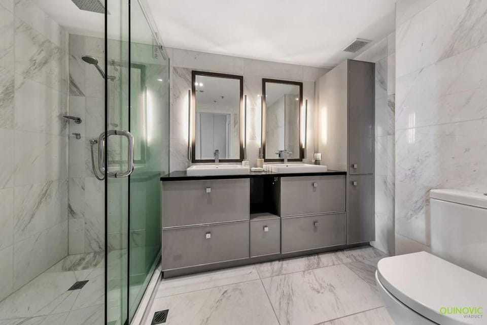 QV Stays Luxury with Sea Views Apartment in Auckland