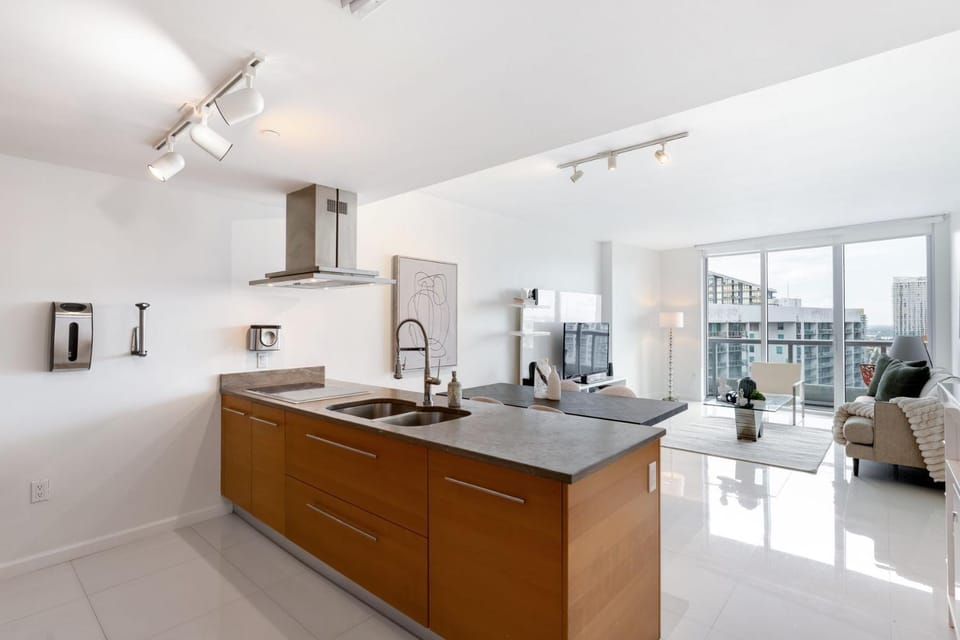 ICON W BRICKELL BY IMD MIAMI Elegant River View 1BR 1BA Apartment in Brickell