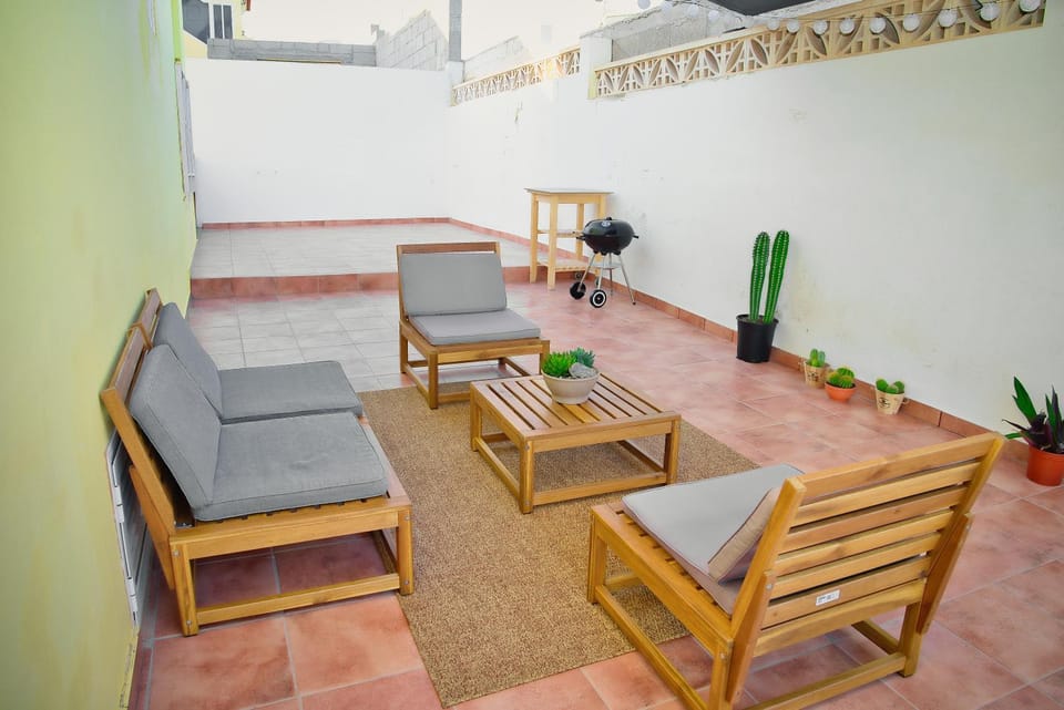 Patio, BBQ facilities