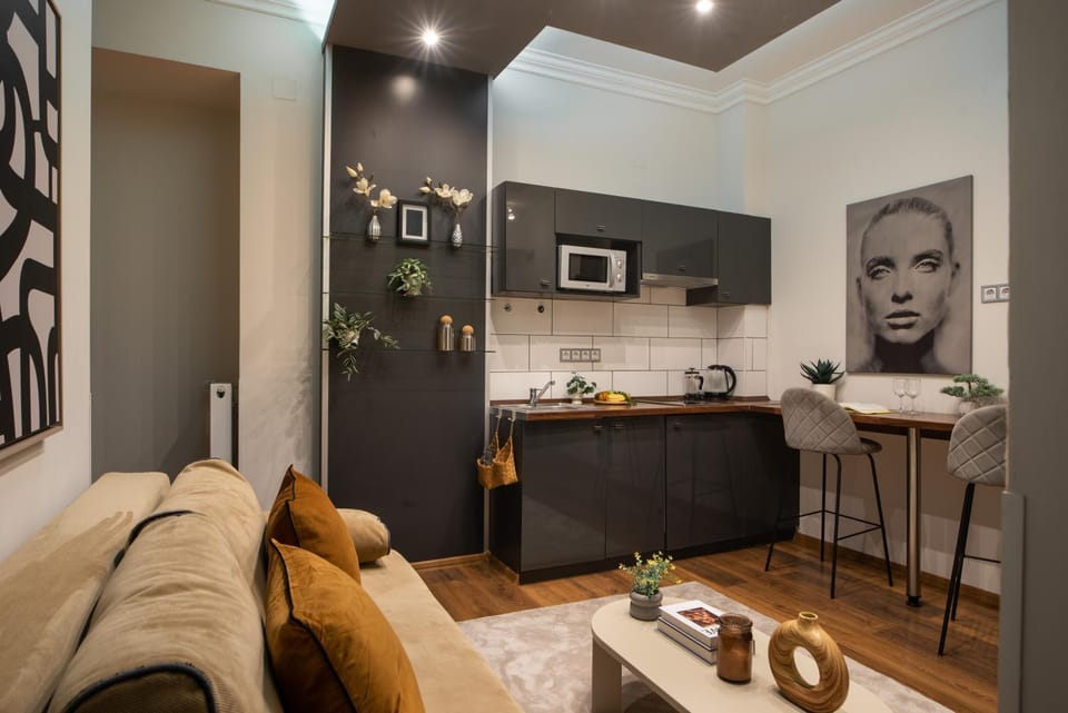 Kitchen or kitchenette, Living room