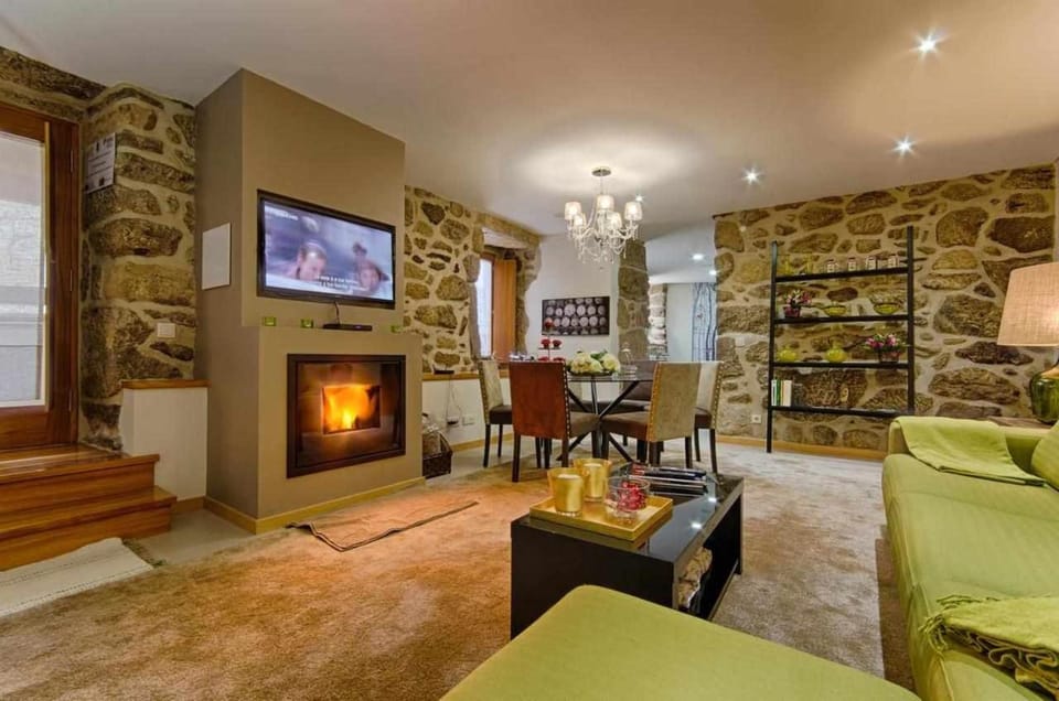 Communal lounge/ TV room, TV and multimedia, Seating area