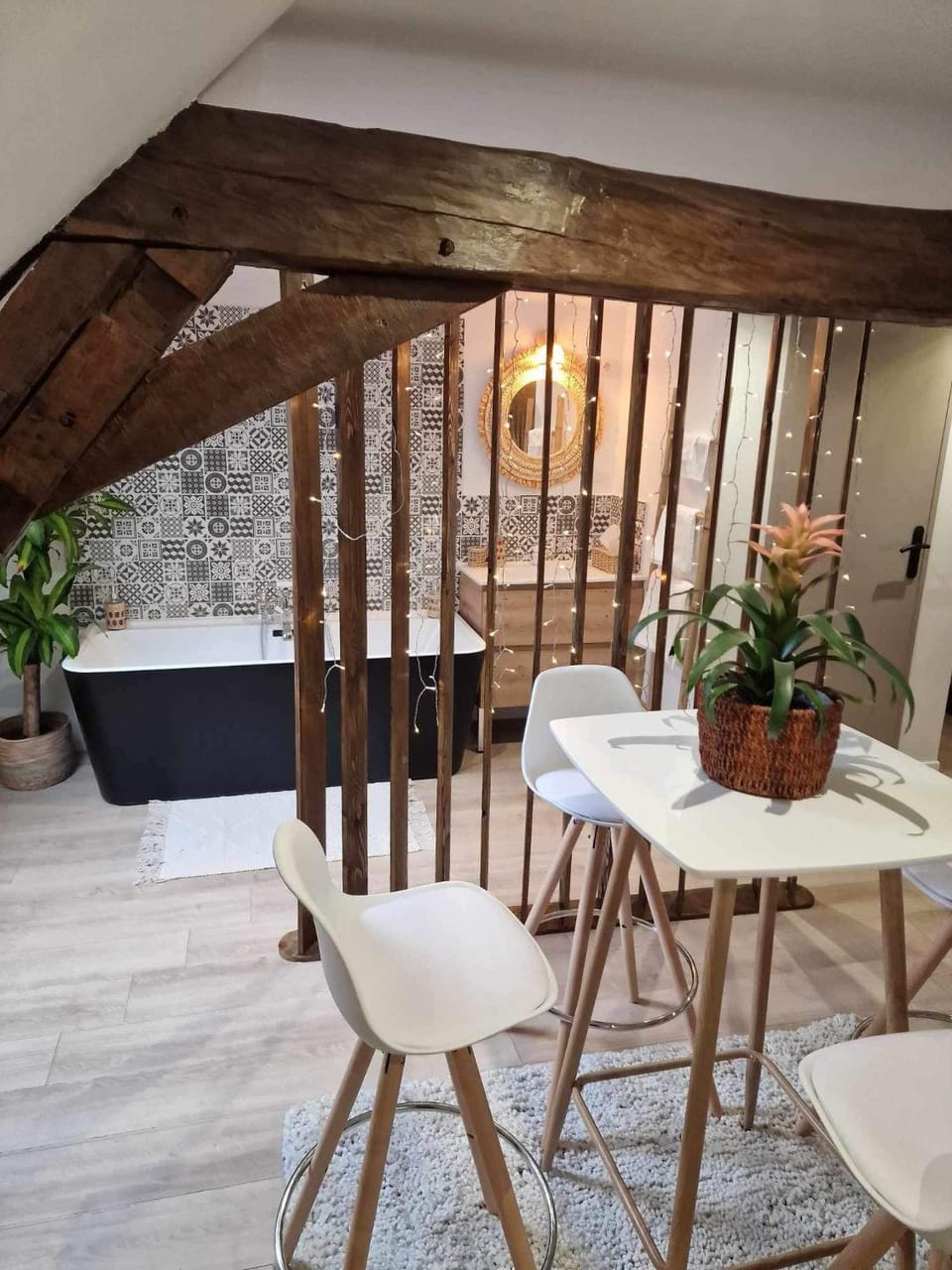 Bathroom, Dining area