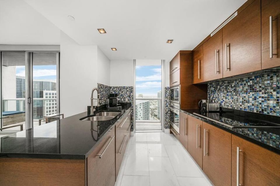 ICON W BRICKELL BY IMD MIAMI Marvelous Ocean View 2BR/2BA Apartment in Brickell