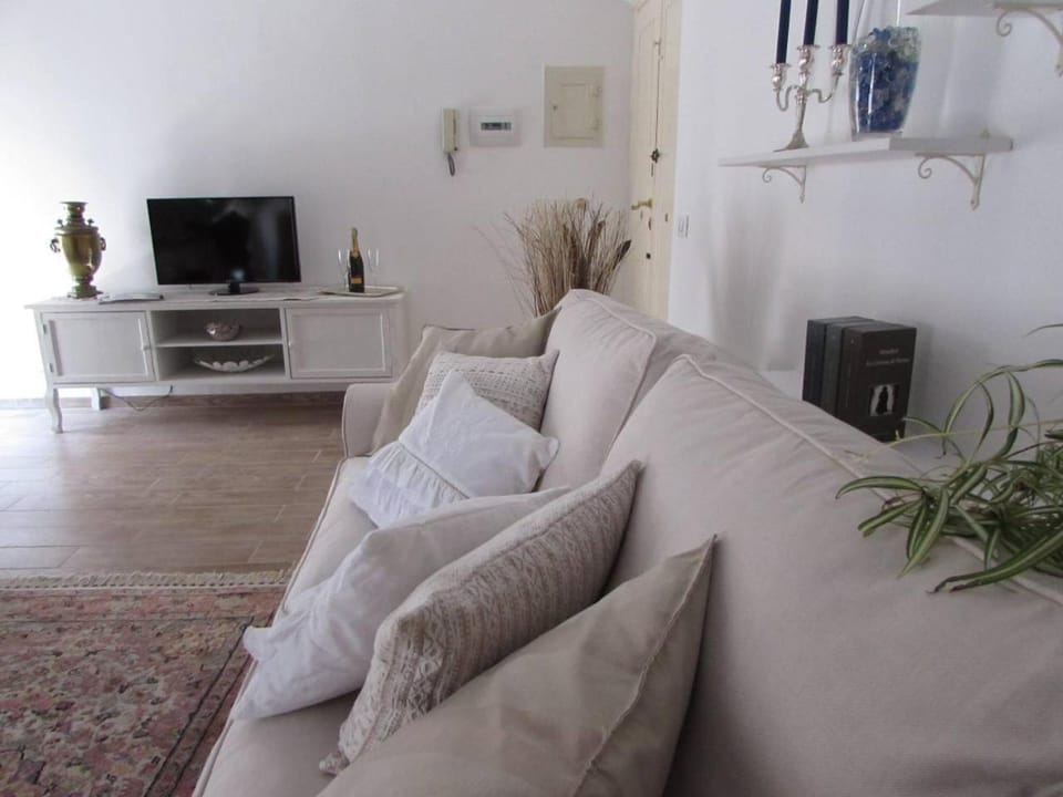 Bed, Living room