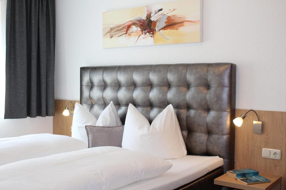 Bed, Photo of the whole room, Decorative detail