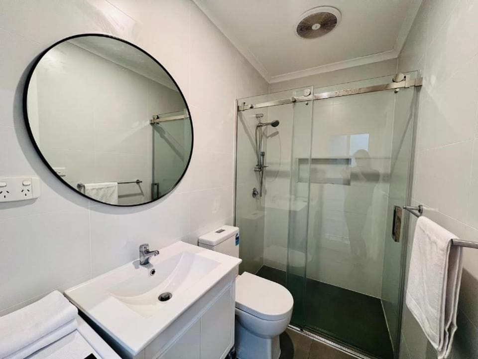 Cozy Self Contained Studio with Seperate Spacious Living room -Just a Stone's Throw from Newly Renovated Knox Westfield in East Melbourne Bed and Breakfast in Wantirna South