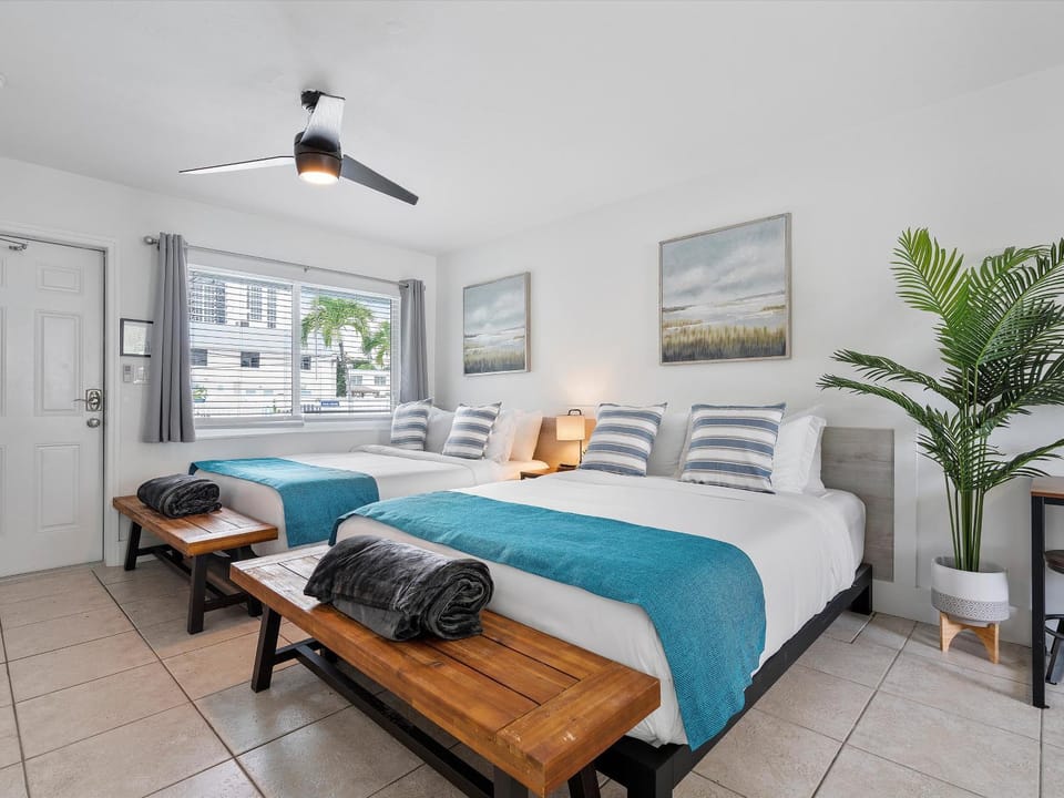 Bed, Photo of the whole room, Bedroom, fireplace