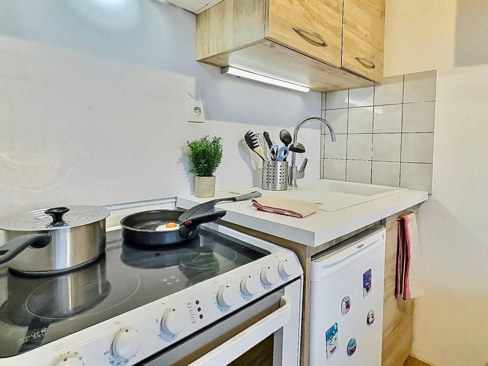 Studio cabine avec balcon Sud à 5 min des pistes, wifi inclus - FR-1-411-905 Cabin in Tignes
