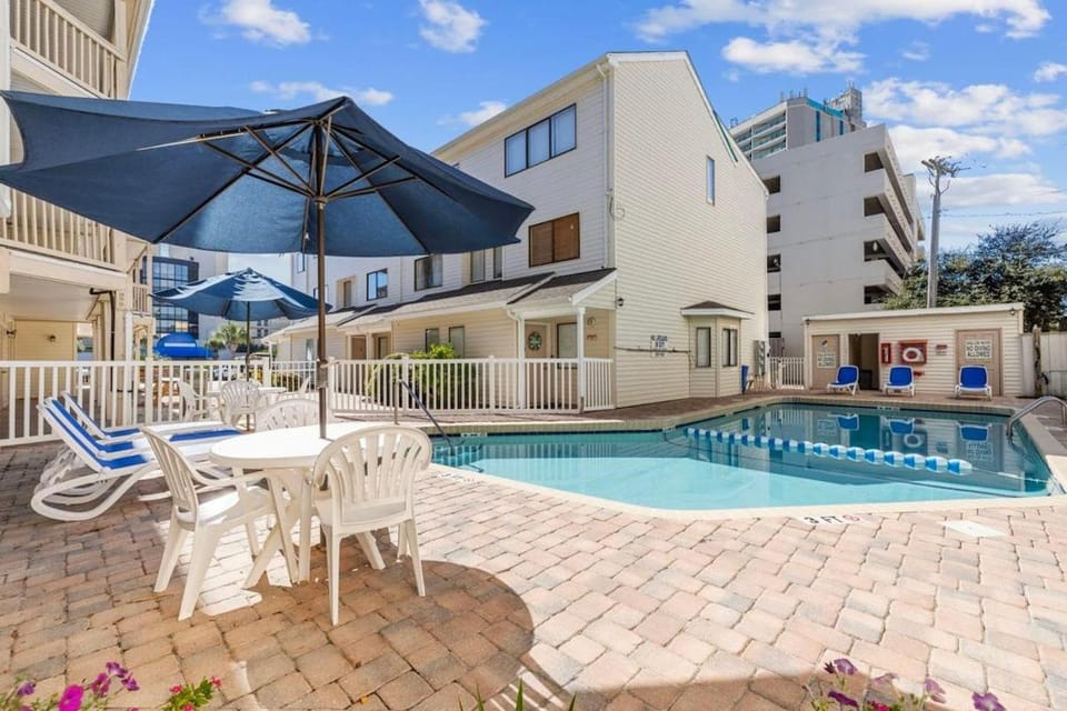 Magic Myrtle, On the Beach, Pet Friendly House in Myrtle Beach