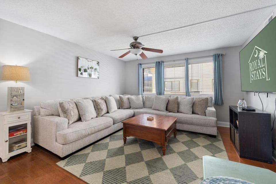 Magic Myrtle, On the Beach, Pet Friendly House in Myrtle Beach