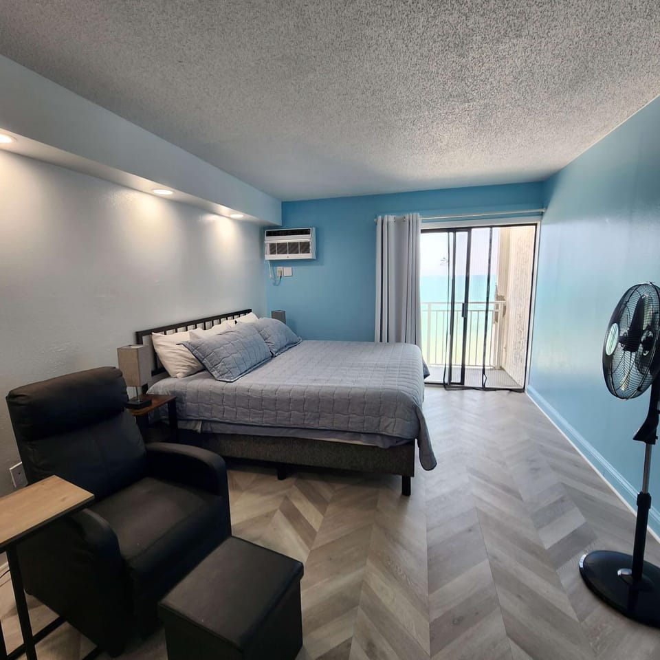 Oceanfront Efficiency T604 Apartment in Myrtle Beach