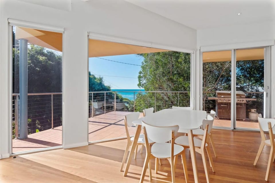 Bobby's Binburra Beach House House in Central Coast