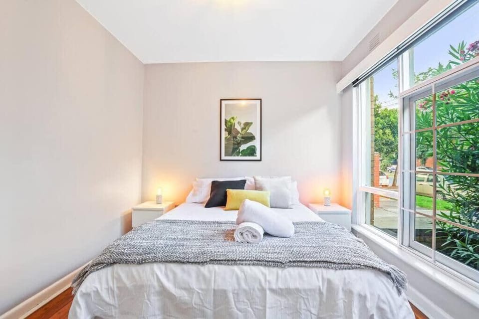 Oasis By the Beach Cute 1 Bedder@St kilda+Parking Apartment in Saint Kilda