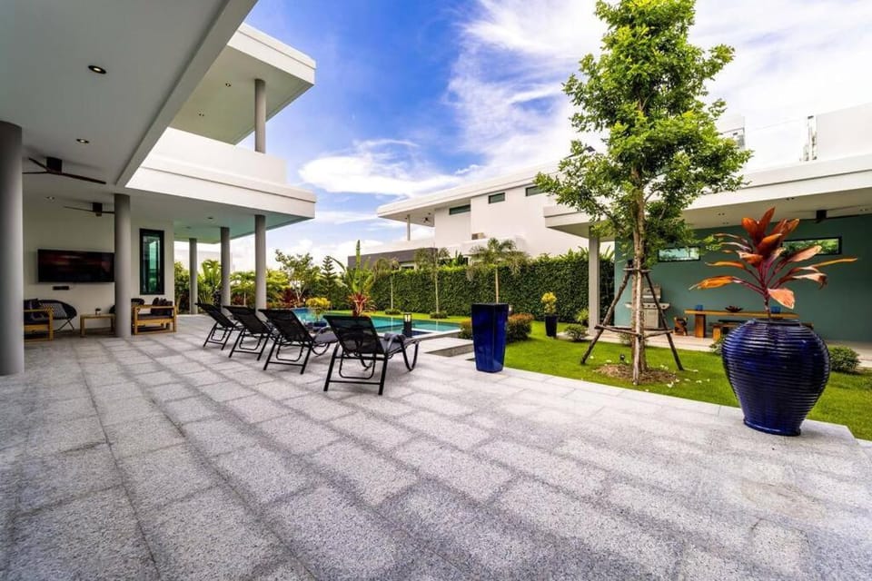 Luxury Modern 6 Bed Private Pool Villa LLW Villa in Nong Kae