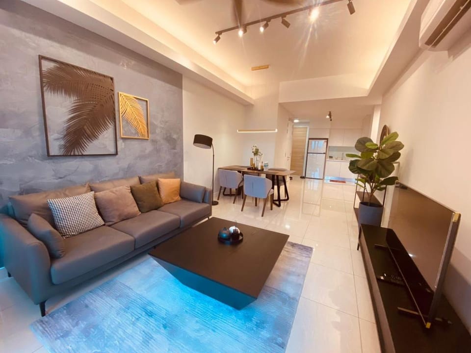 TV and multimedia, Living room, Decorative detail, Seating area, Pool view, internet, air conditioner