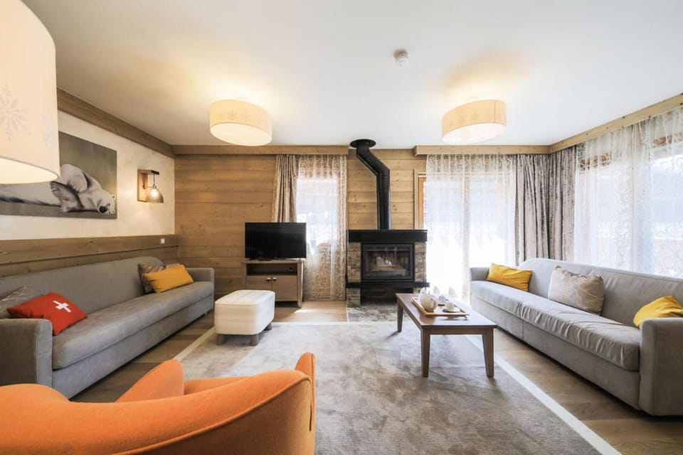 Bed, Living room, Bedroom, fireplace, kitchen