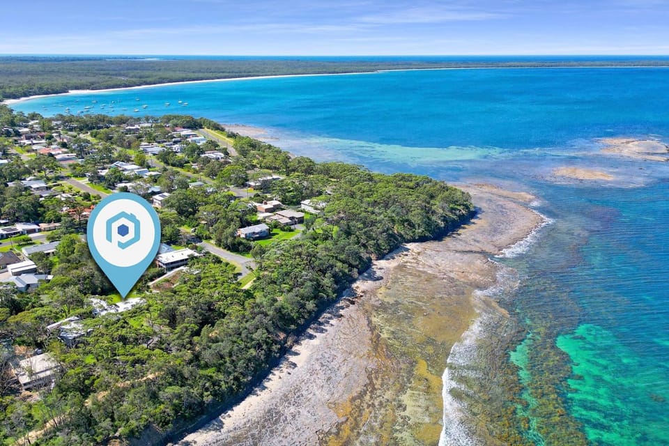 The Cabin - Waterfront with Fireplace - 5 mins to the Bay Cabin in Callala Bay