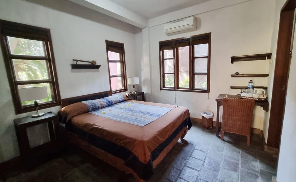Bed, Bedroom, air conditioner
