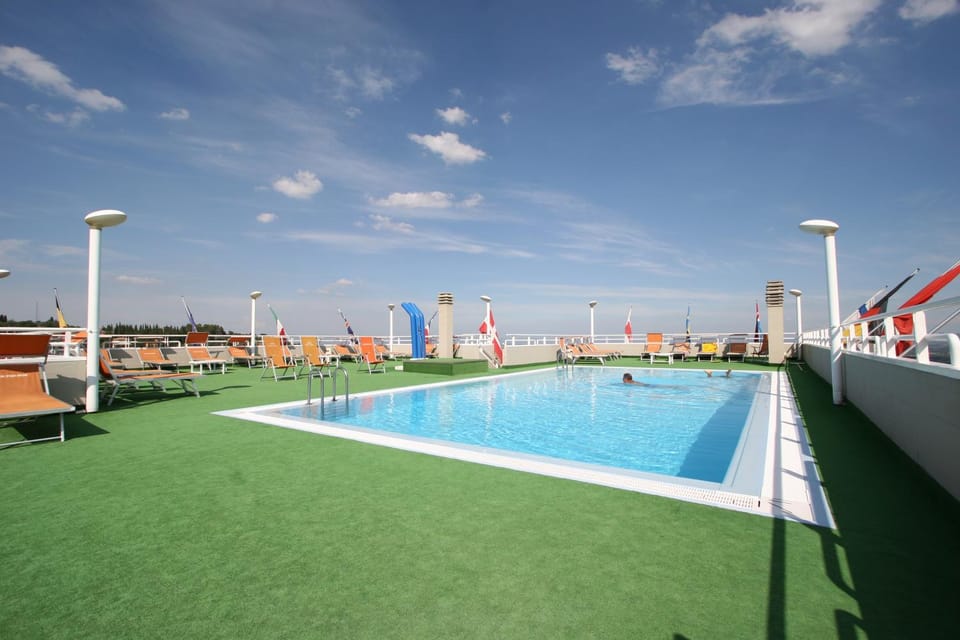 Day, Solarium, Pool view, Swimming pool
