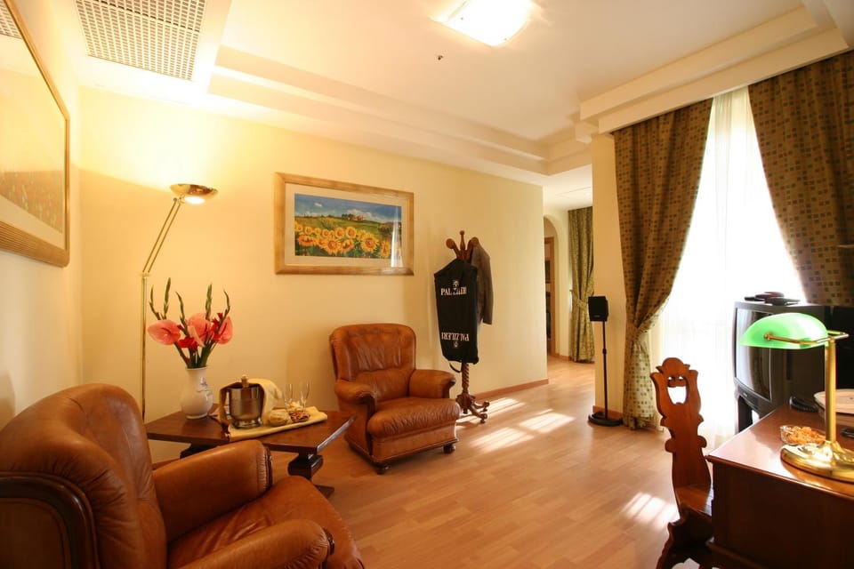 Seating area, Bedroom