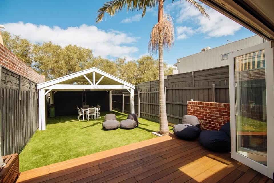 SENSATIONAL Renovated Cottage in Beautiful Seddon House in Melbourne