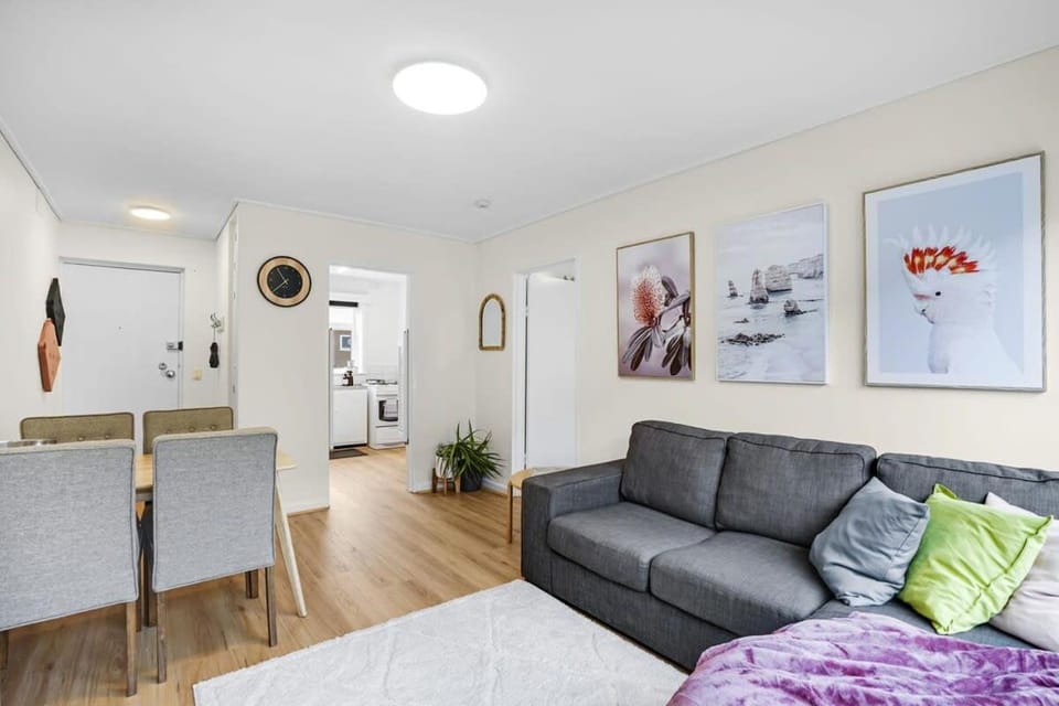 Homey 1 bdrm Thornbury Apt near restaurants+shops Apartment in Melbourne