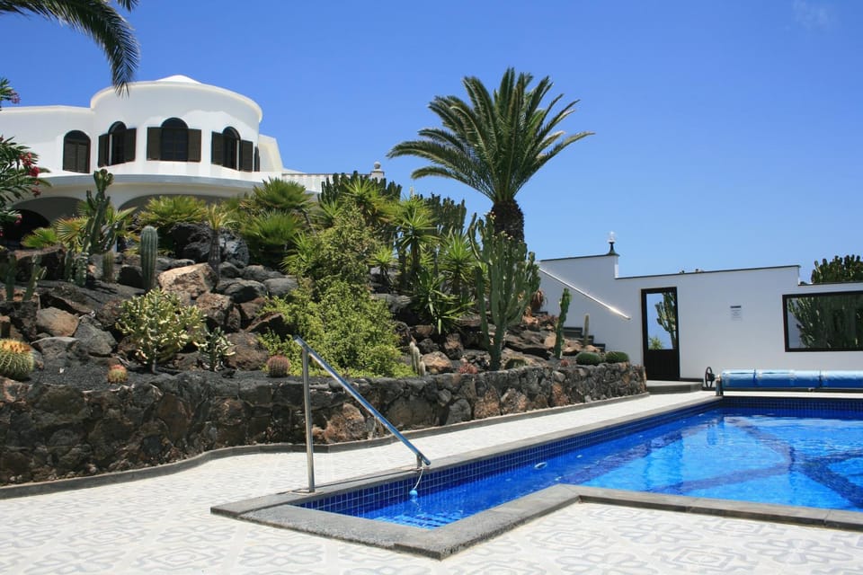 Property building, Garden, Pool view, Swimming pool
