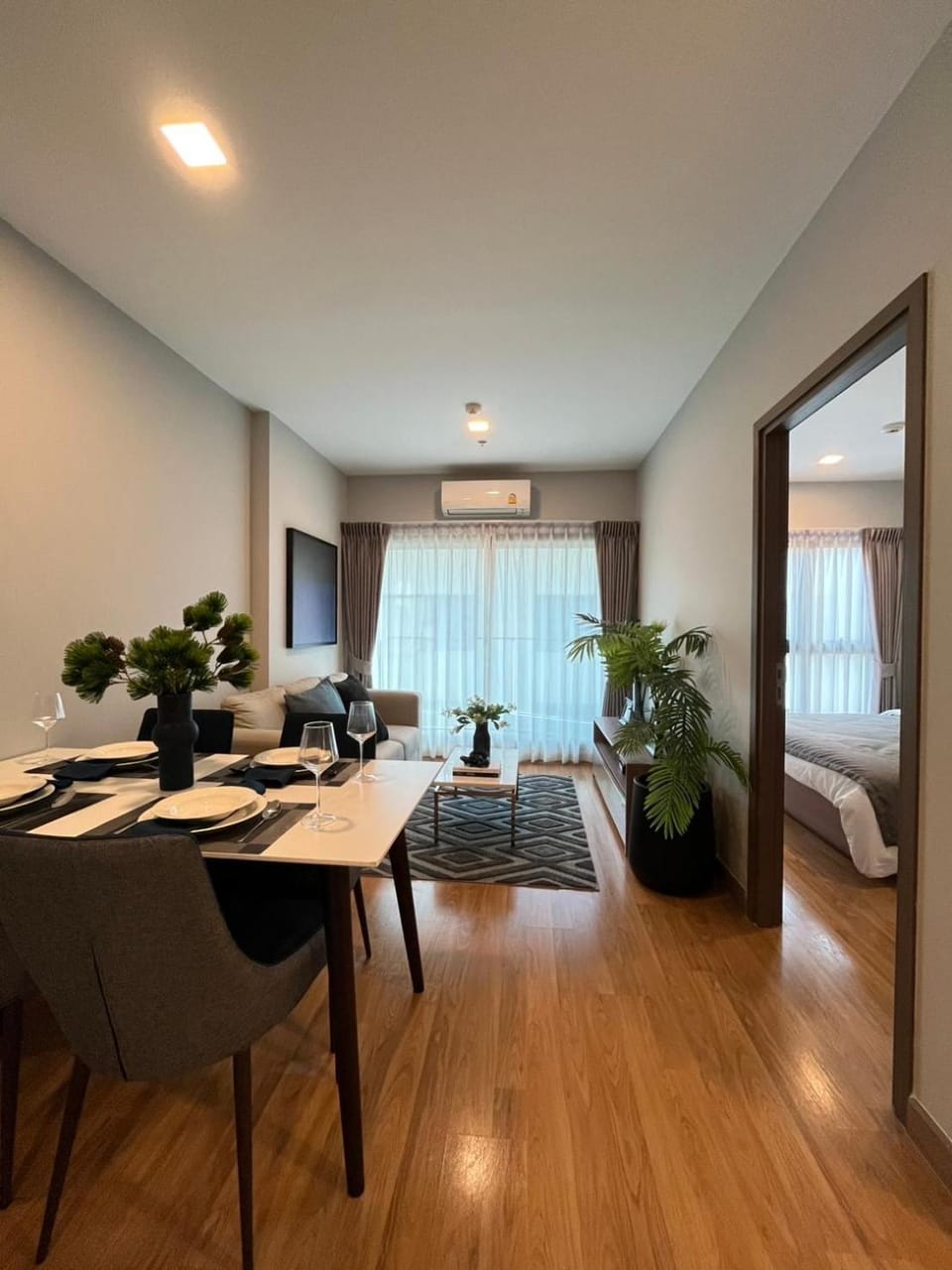 TV and multimedia, Living room, Dining area, air conditioner