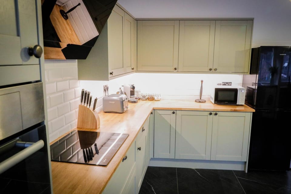 Kitchen or kitchenette, dishwasher, oven, pet friendly, toaster