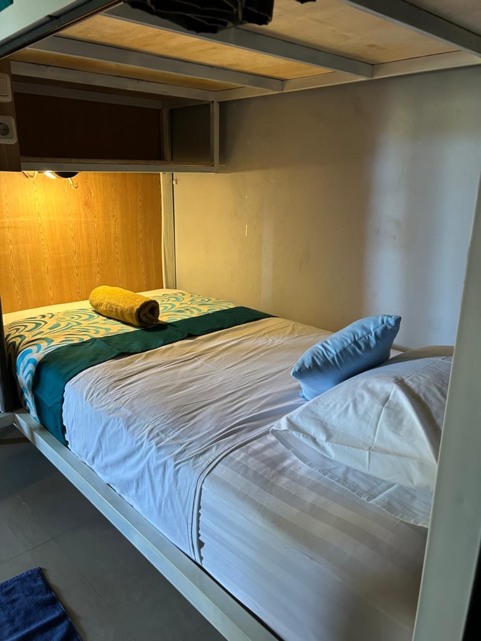 blue waves hostel amed Hostel in Abang