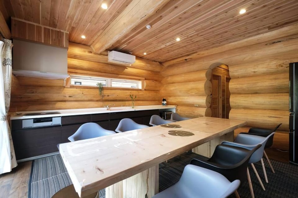 一度だけでも体験してほしいイエローシーダーハンドカットカナディアンログハウス Villa in Karuizawa